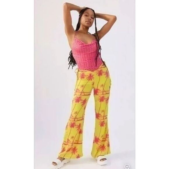 🔥🔥5 for $25🔥🔥 Urban Outfitters yellow pink Palm Tree wide leg Pants Size 2 - Picture 1 of 9